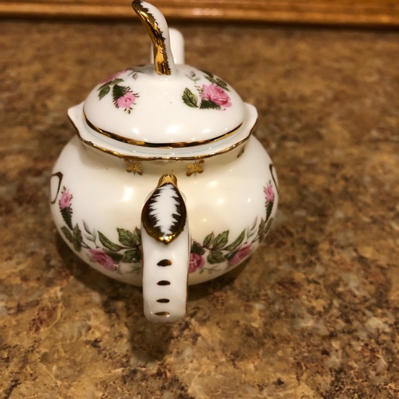 Victoria's Garden Mini Teapot, Pink Roses **Too Cute & Adorable** - Picture 2 of 7